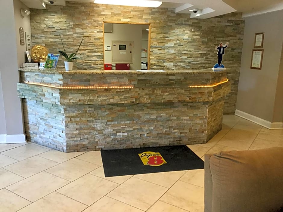 Super 8 by Wyndham Harbison/Parkridge Hospital