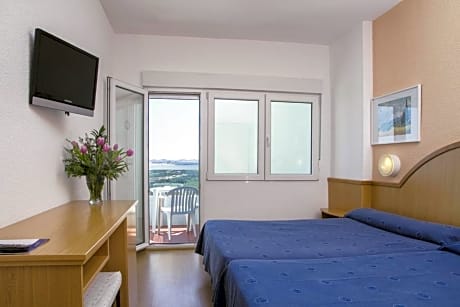 DOUBLE SEAVIEW WITH TERRACE (2 ADULTS + 2 CHILDREN)