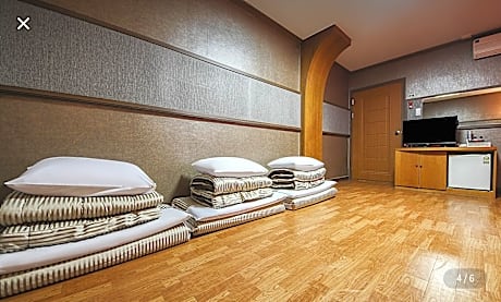 Korean Style Ondol Room