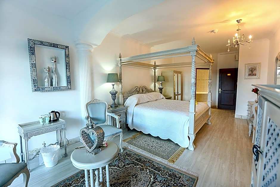 Misty Waves Boutique Hotel