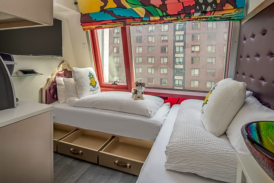 Staypineapple, An Artful Hotel, Midtown