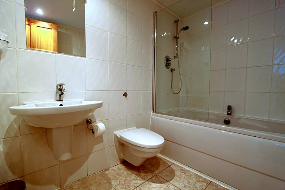 Centre Of Britain Hotel