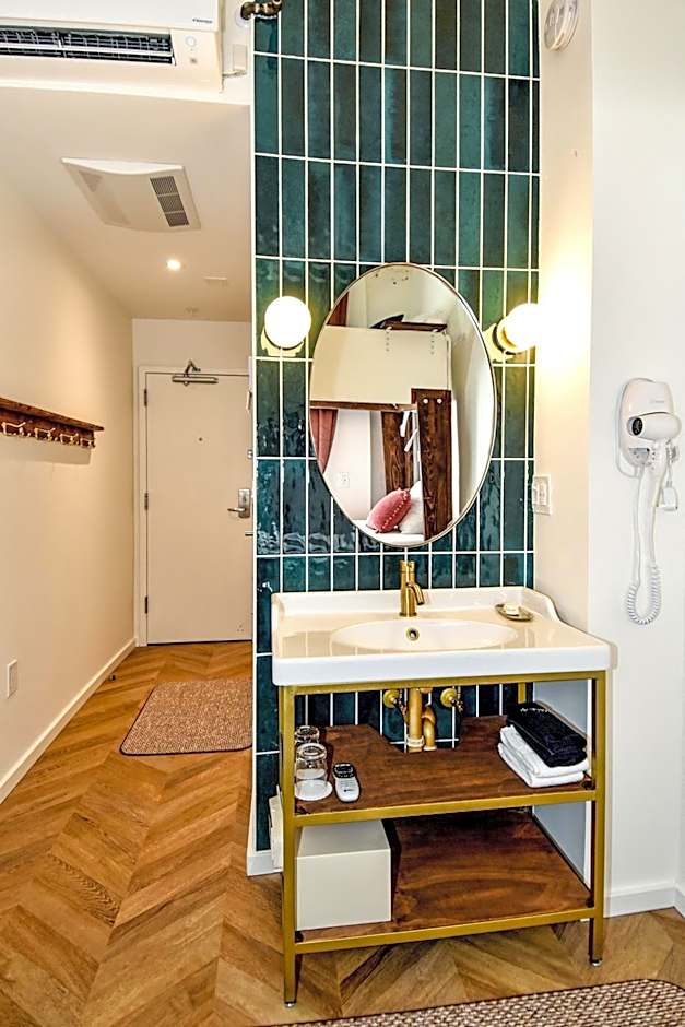 Highroad Hostel DC
