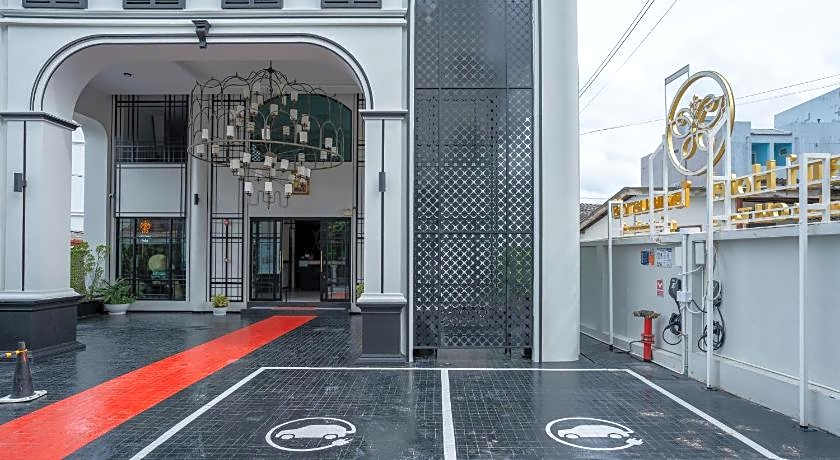 Ratri Hotel Phuket Old Town