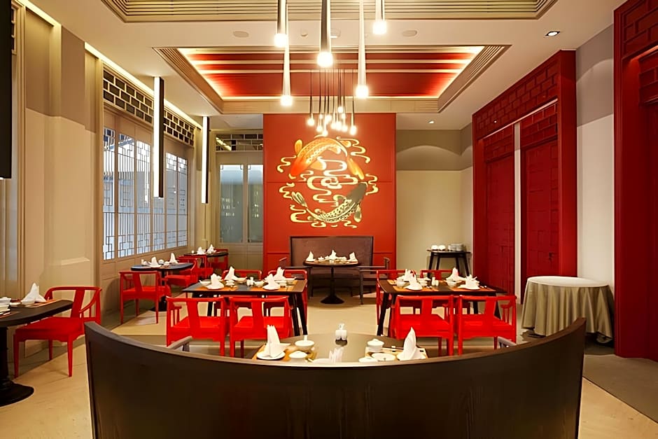 The Quarter Hualamphong by UHG