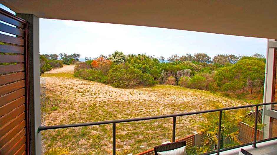 Beach Karma - Three-Bedroom Beachside Escape with Heated Communal Pool in Agnes Water