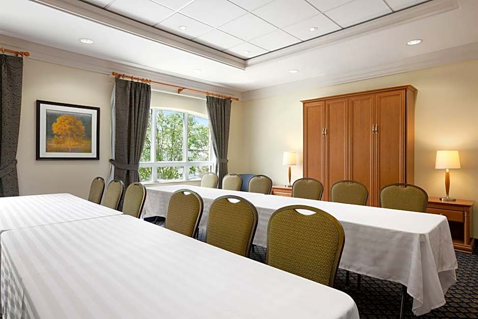 Days Inn & Suites by Wyndham Collingwood