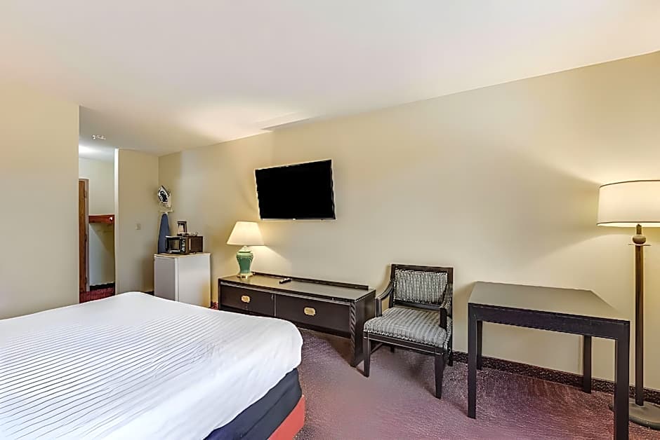 Econo Lodge Whitehall Near Michigan's Adventure