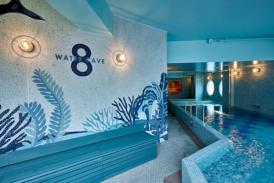8hotel
