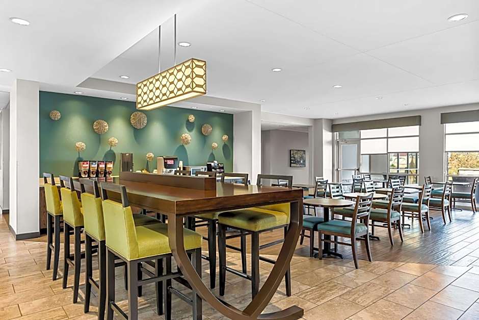 Best Western Plus Bolivar Hotel & Suites