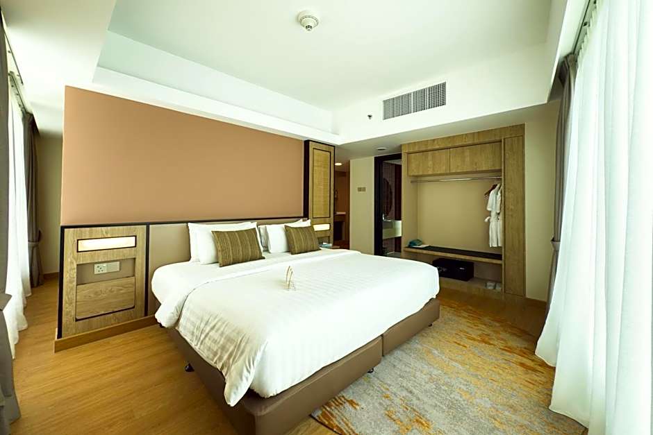 Photo 1 of 4 of Executive Suite