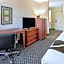La Quinta Inn & Suites by Wyndham Naples East - I-75