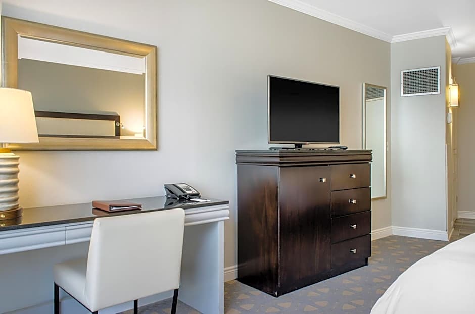 THE RIVERFRONT HOTEL NEW ORLEANS