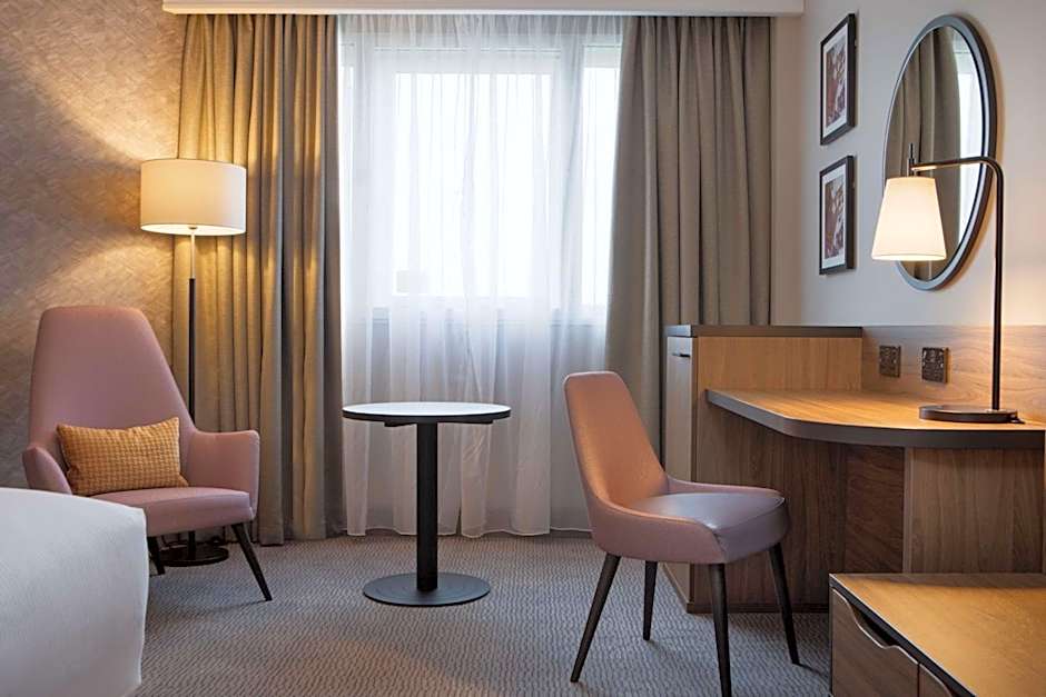 DoubleTree by Hilton Dartford Bridge