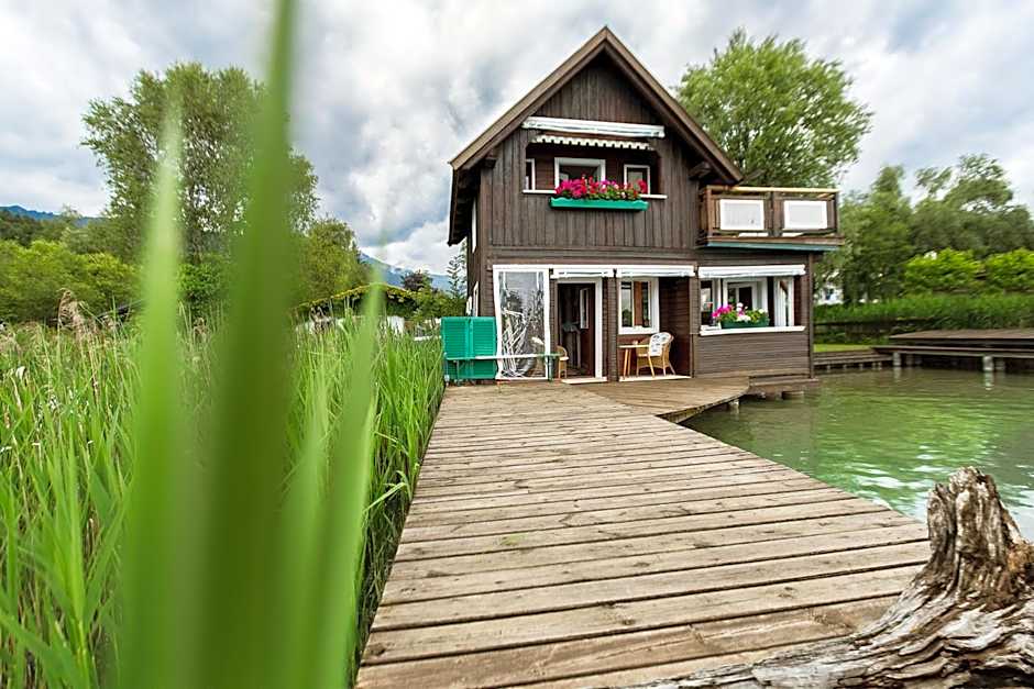 Dietrichsteinerhof Apartments & Rooms