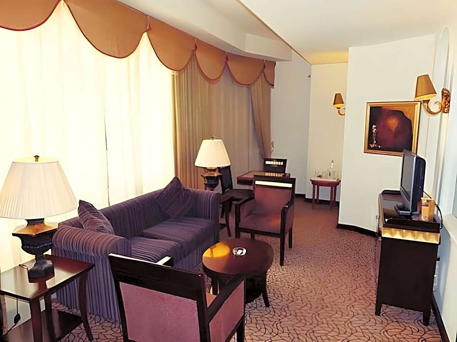Gloria Hotel & Suites