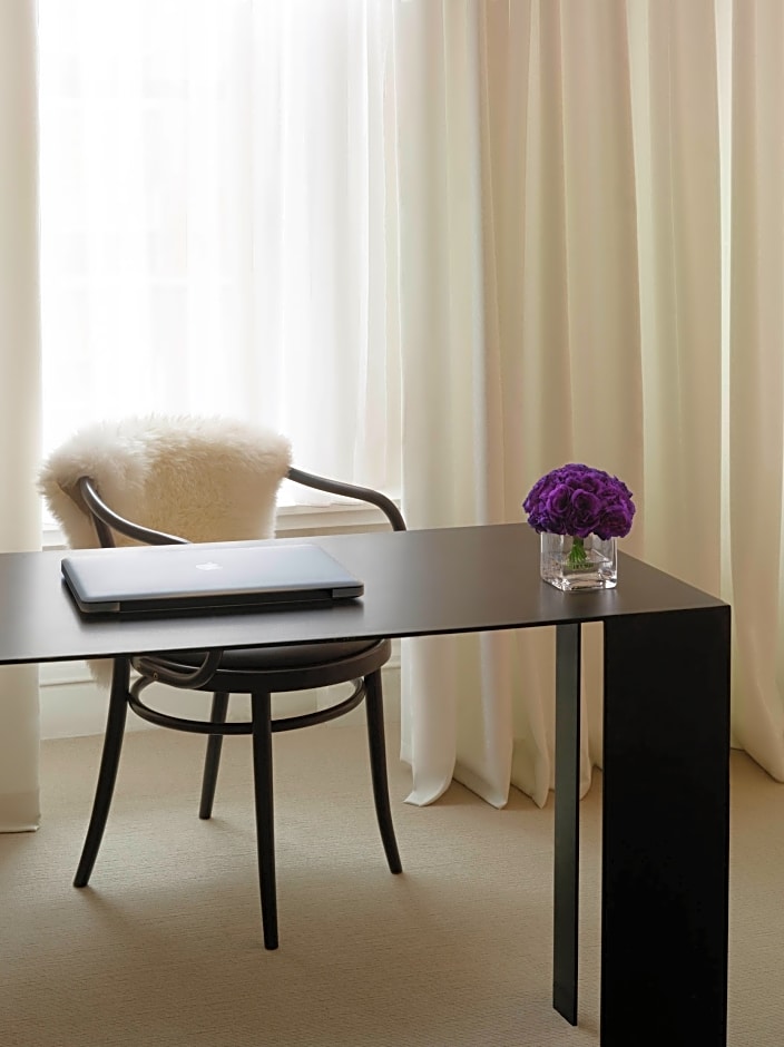 The Chicago Hotel Collection Ambassador Gold Coast