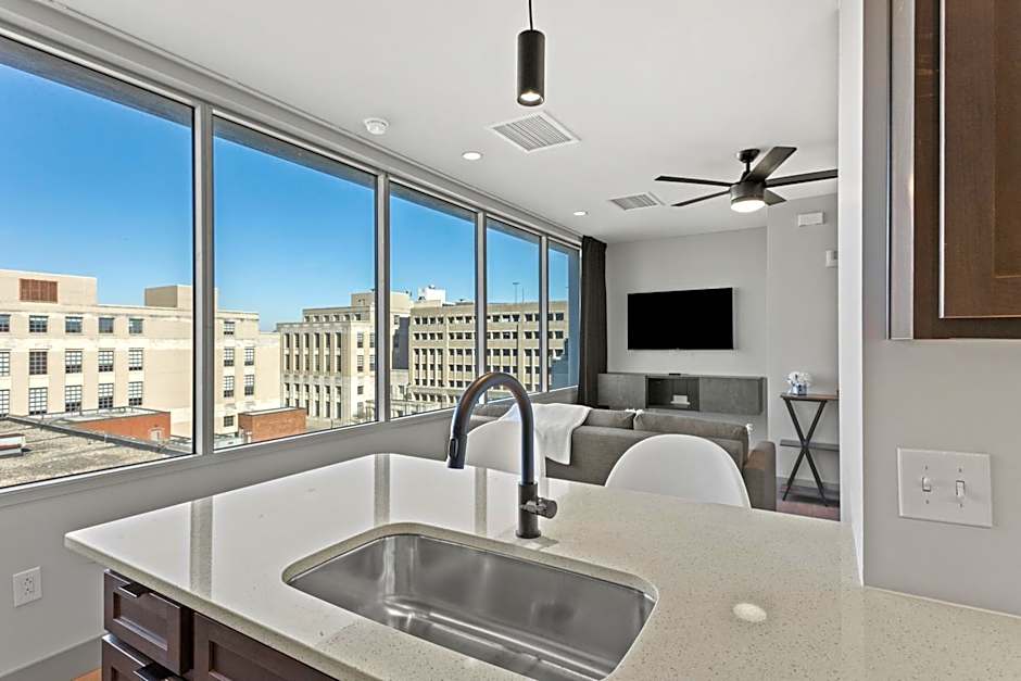 175 LEX - Walkable Downtown Lexington & Rupp Arena - Full Condos