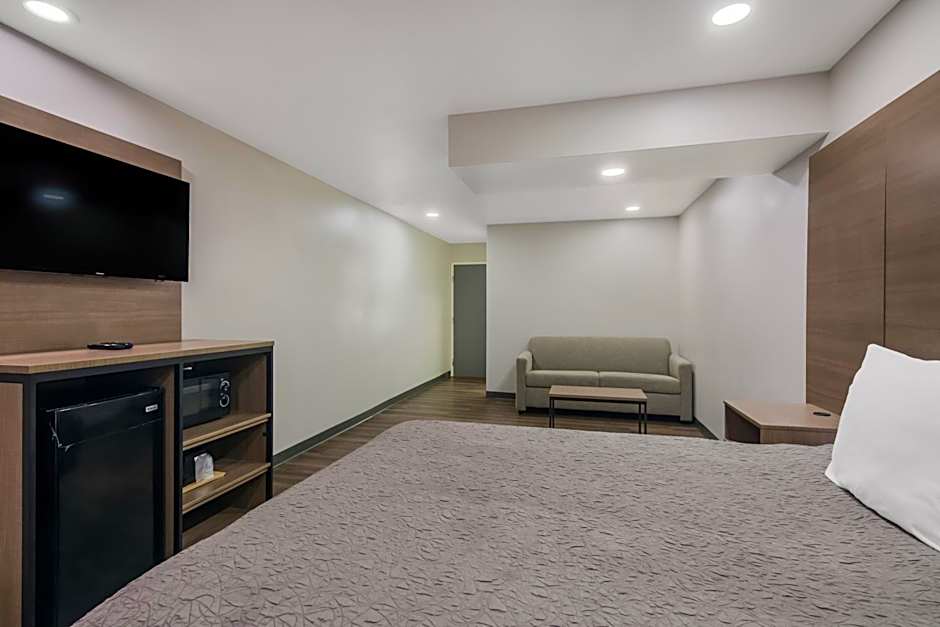 Americas Best Value Inn & Suites Lake Charles at I-210 Exit 5