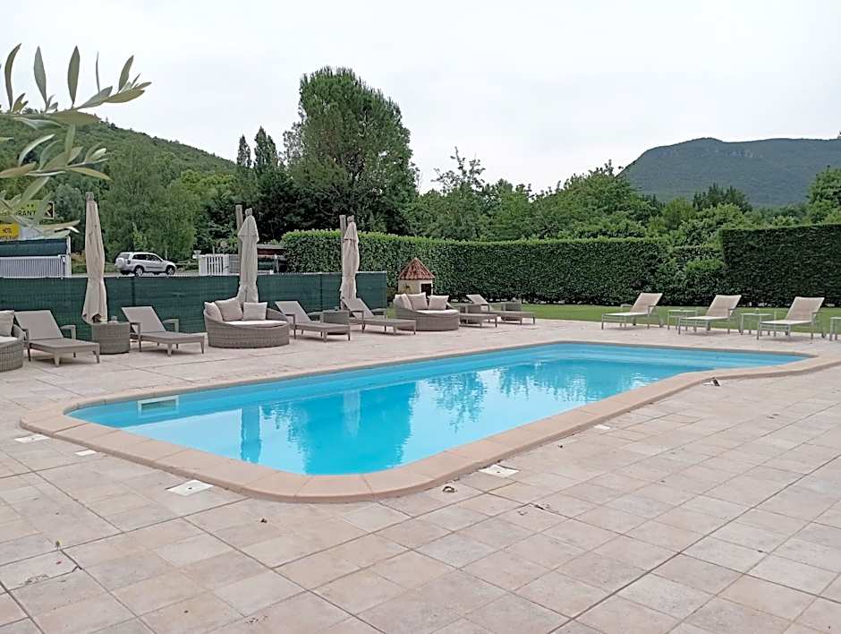 Logis Hotel Restaurant Mas de la Prairie