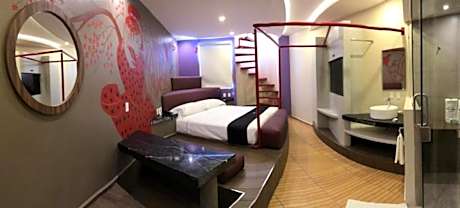 Queen Suite with Spa Bath