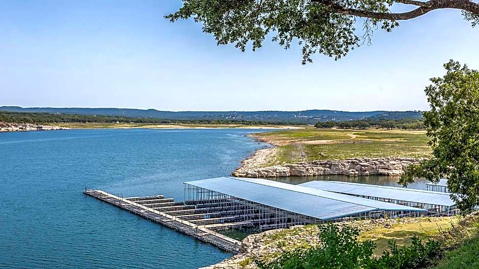 Lake Travis Stunning Waterfront, Sunset & Pool Views, Pet Friendly, Boat Ramp, Lago Vista, Texas