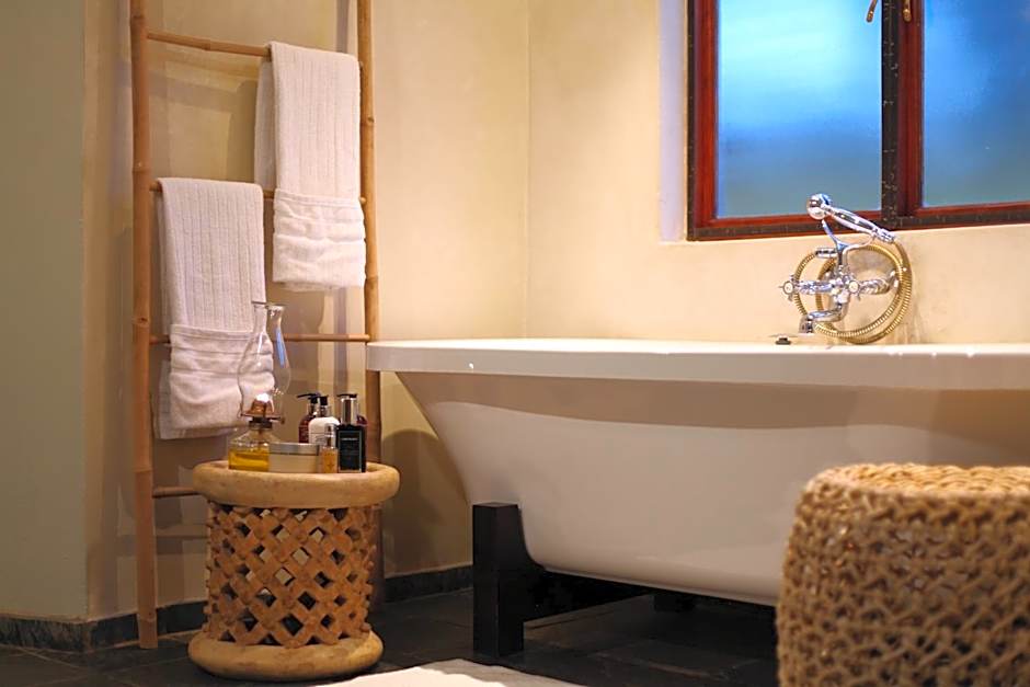 Ivory Wilderness River Rock Lodge