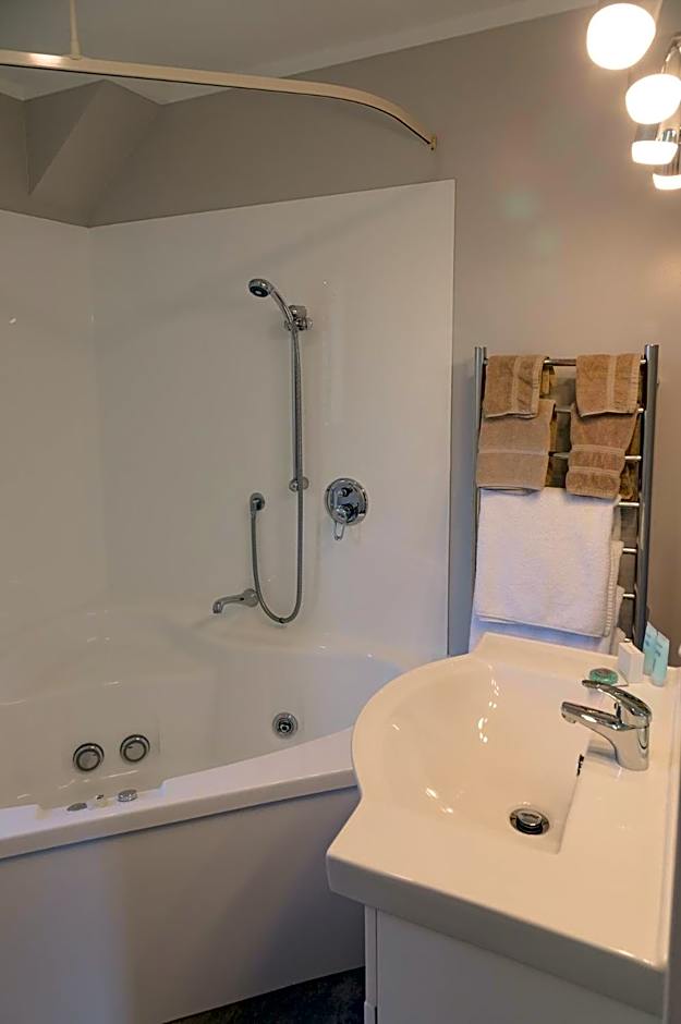 BKs Palm Court Motor Lodge