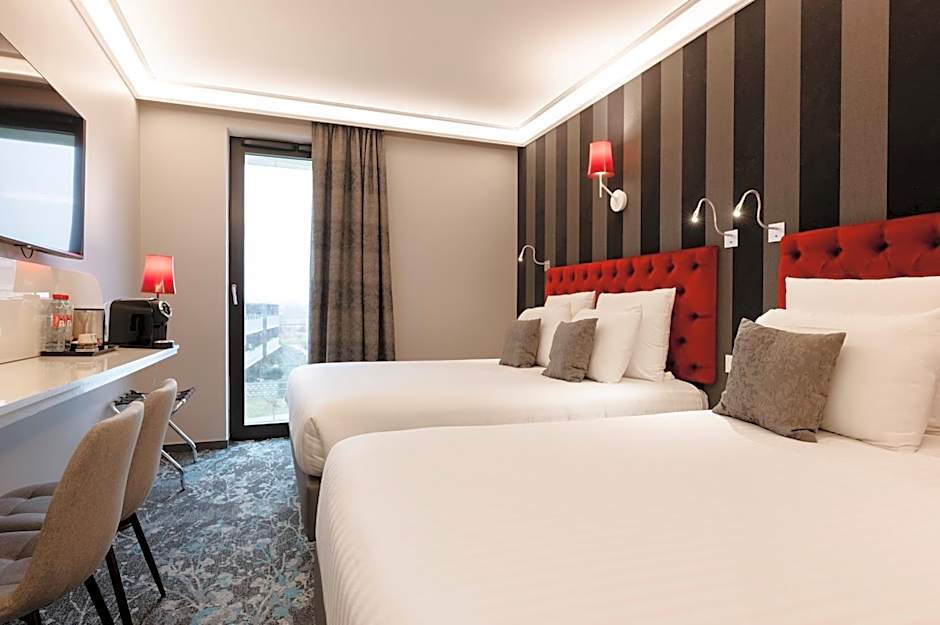 Hotel Dali Val d'Europe Tapestry Collection by Hilton