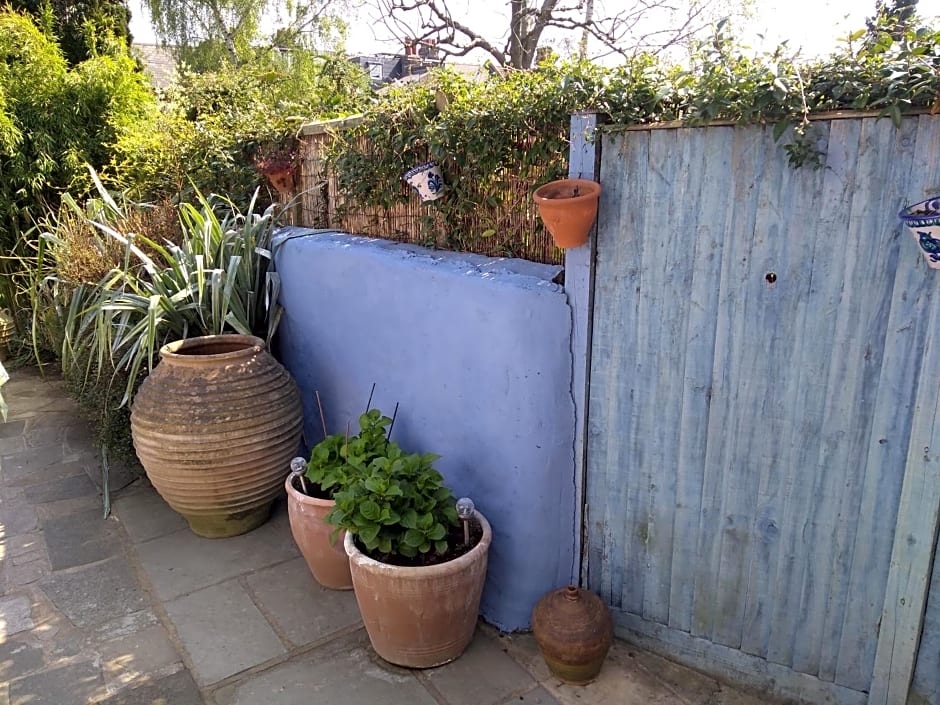Sandra & Andrew's B&B – London