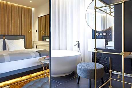 Premium Guest Room, Guest room, 1 King, Balcony