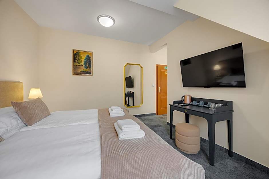 Hotel Reverie - Dependance, Check-in at Metropolitan Star