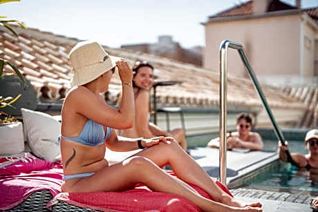 Coeo Hernan Ruiz Rooftop Pool Hostel