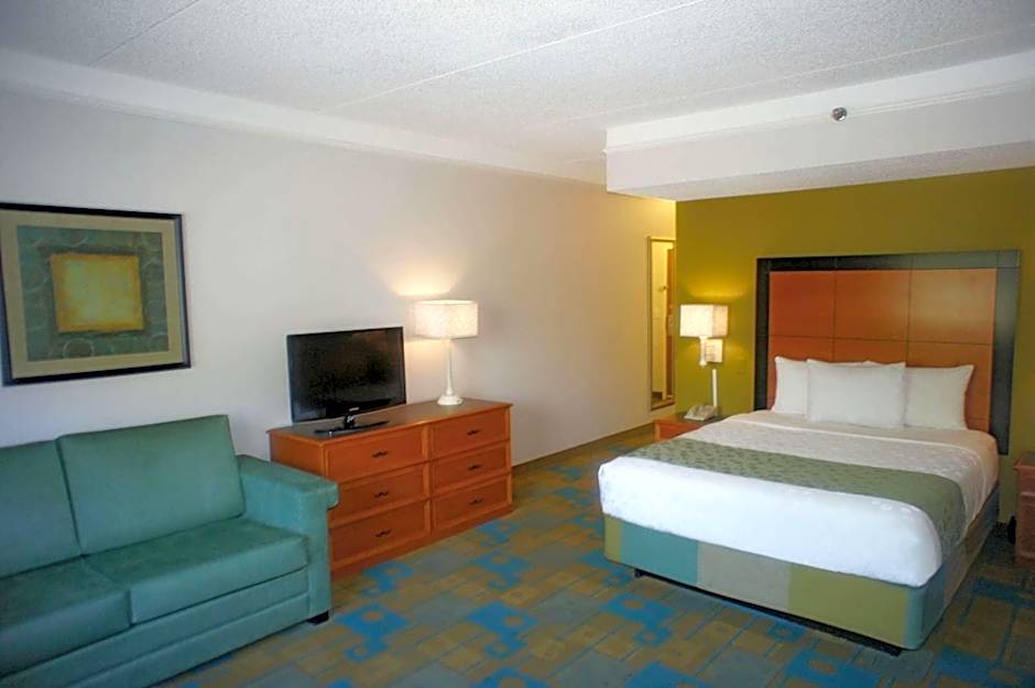 La Quinta Inn & Suites by Wyndham St. Pete-Clearwater Airport