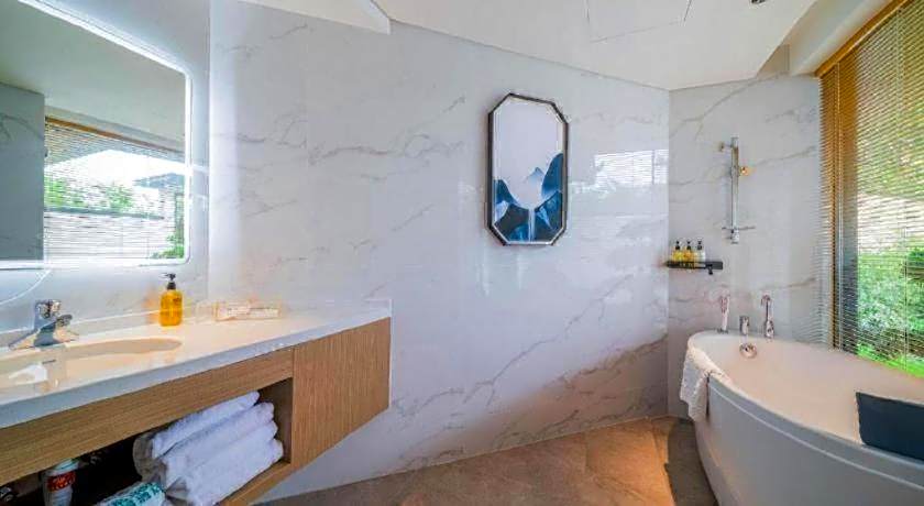Zhongshan Louis Hotel