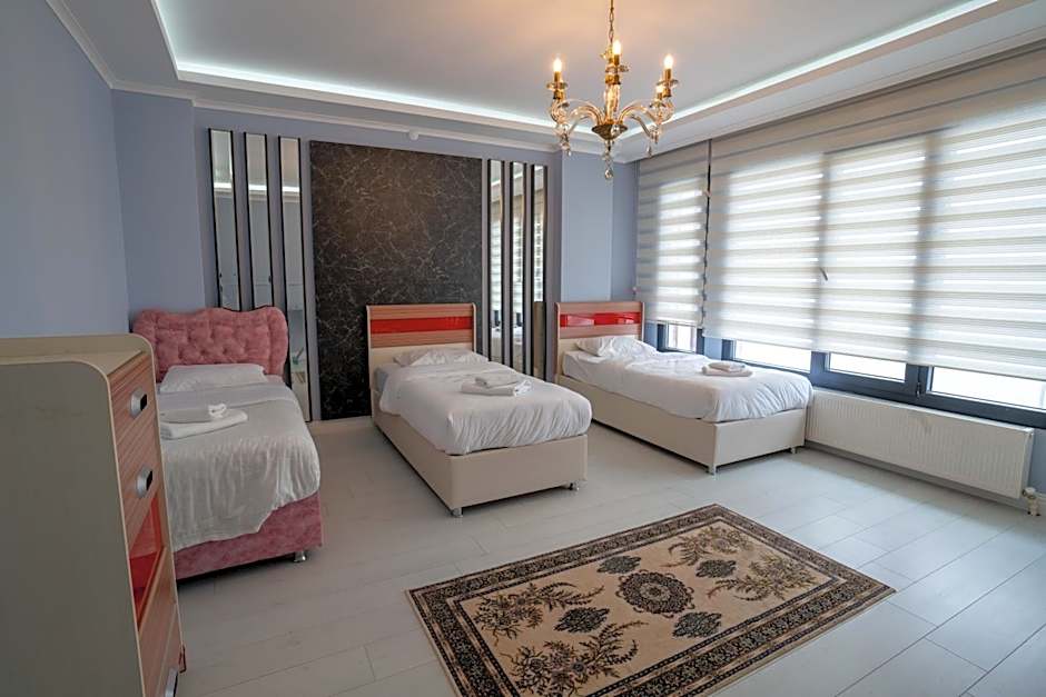 POISON GARDEN SUİTE