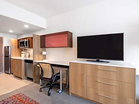 2 Queen Hearing Accessible Studio Suite