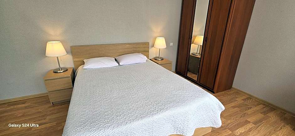 Apartamentai šalia baseino