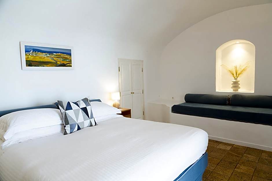 Pantelia Suites