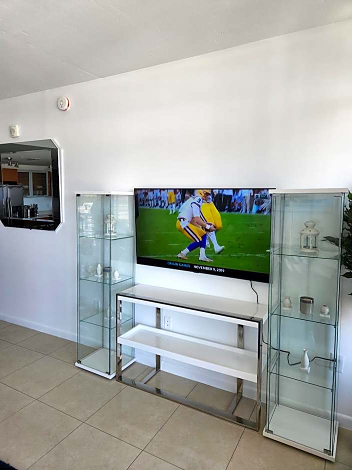 Wonderful 1 bedroom condo in Midtown.