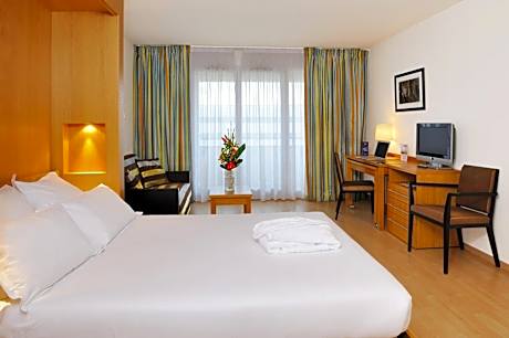 One-Bedroom Apartment 2 Adults + 3 Children