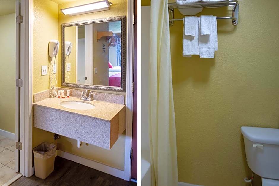 Woodridge Inn and Suites