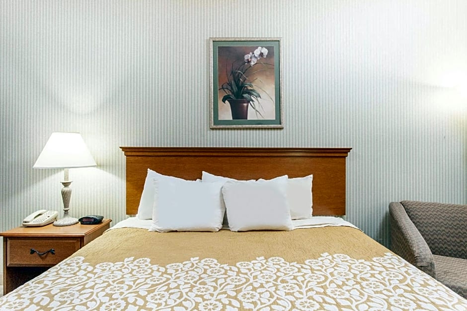 Days Inn & Suites by Wyndham Seaford