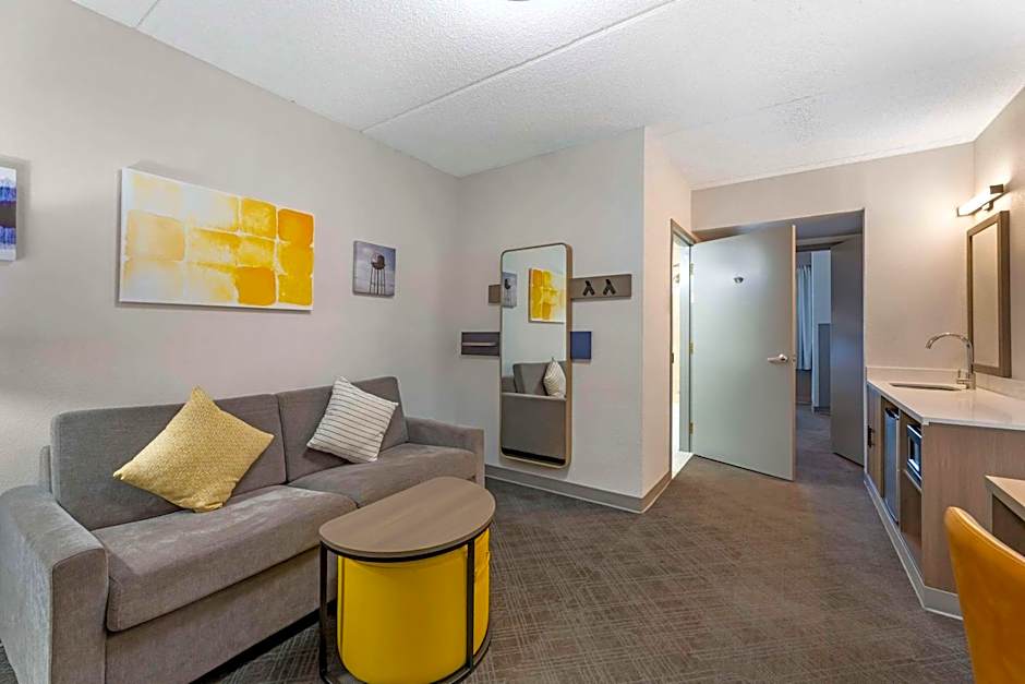 Comfort Inn & Suites Cuyahoga Falls - Akron