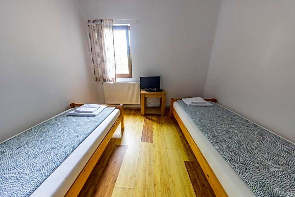 Route 68 Hostel Gurasada Park