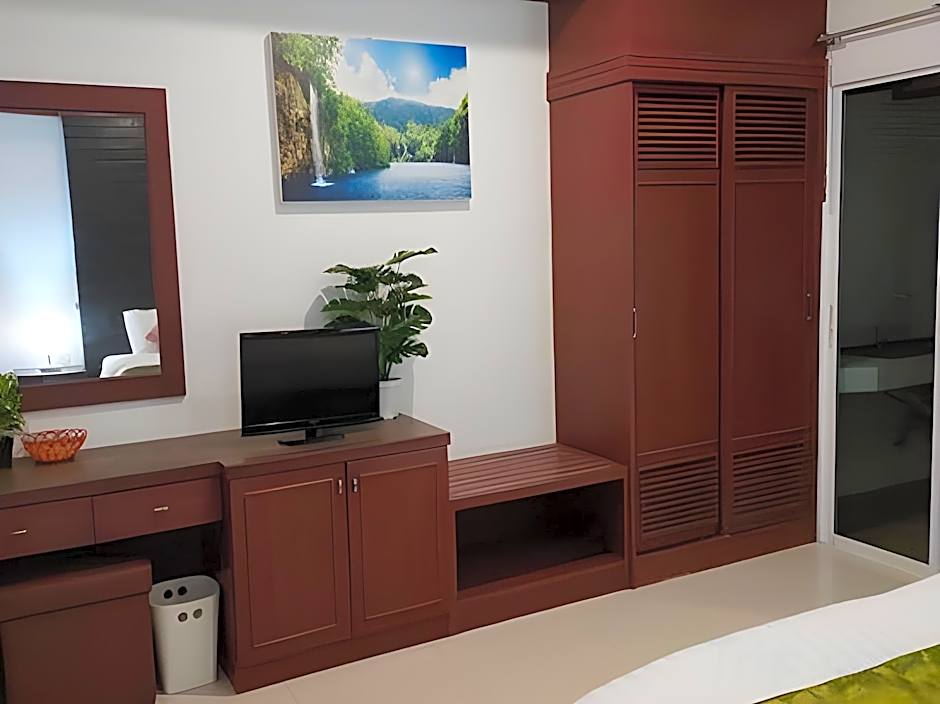 Aromdee @Naithon Beach