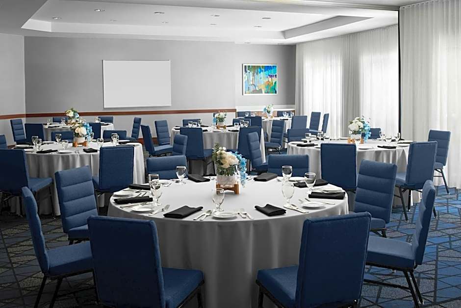 Courtyard by Marriott Los Angeles Burbank Airport