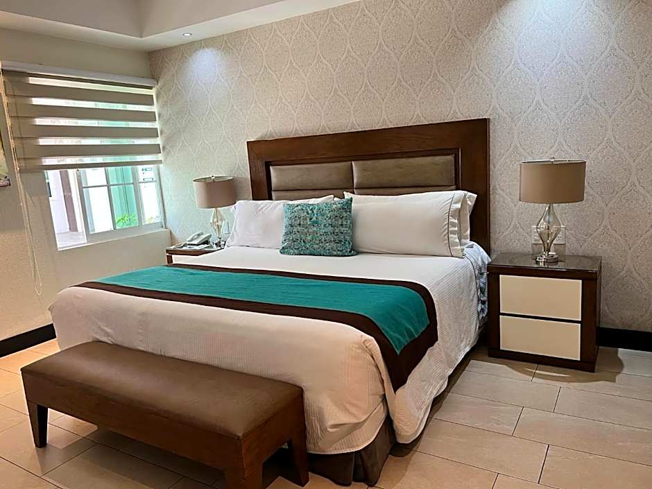 Aurea Hotel and Suites