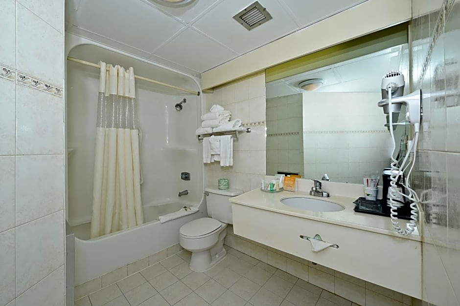 Howard Johnson by Wyndham Newark Airport