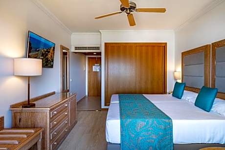 Standard Twin Room with Side Sea View